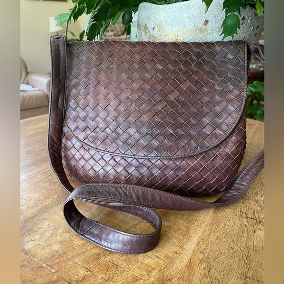 authentic “Bottega Veneta” crossbody - Picture 1 of 12